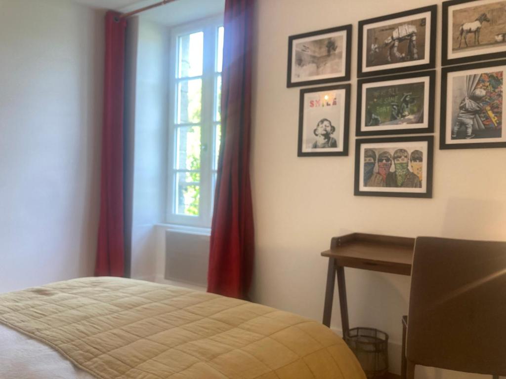 Postel nebo postele na pokoji v ubytování Chambres d hôtes du Moulin à papier