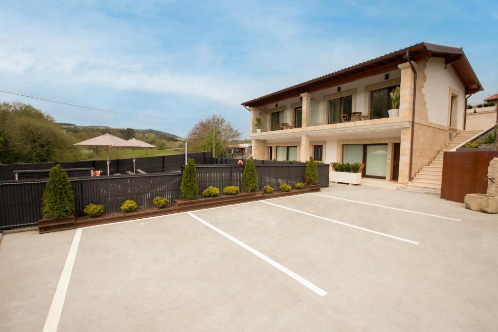 a tennis court in front of a house at Luxury Río in Santillana del Mar