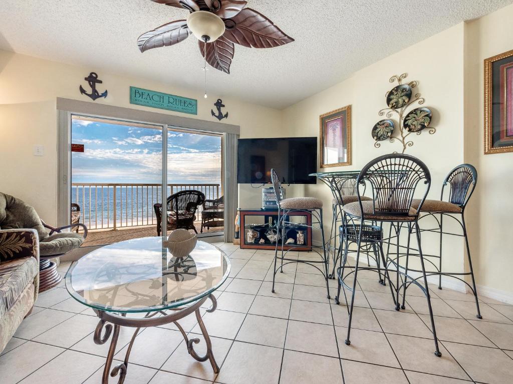 Royal Palms 406