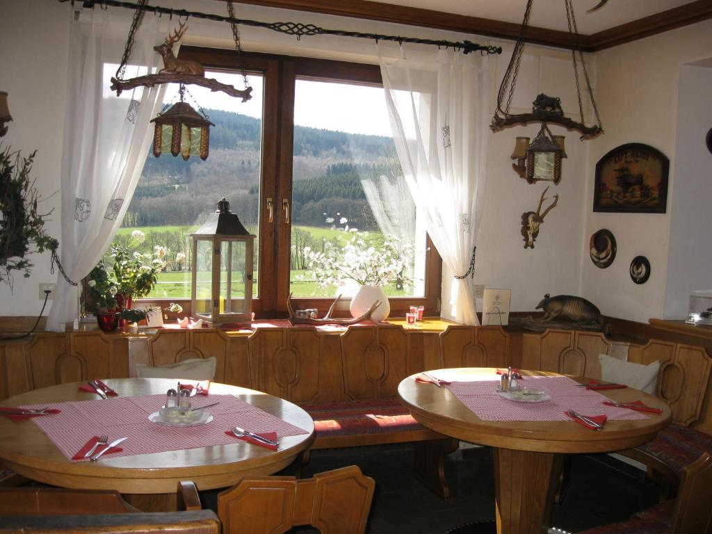 Nespecifikovaný výhled na hory nebo výhled na hory při pohledu z hotelu