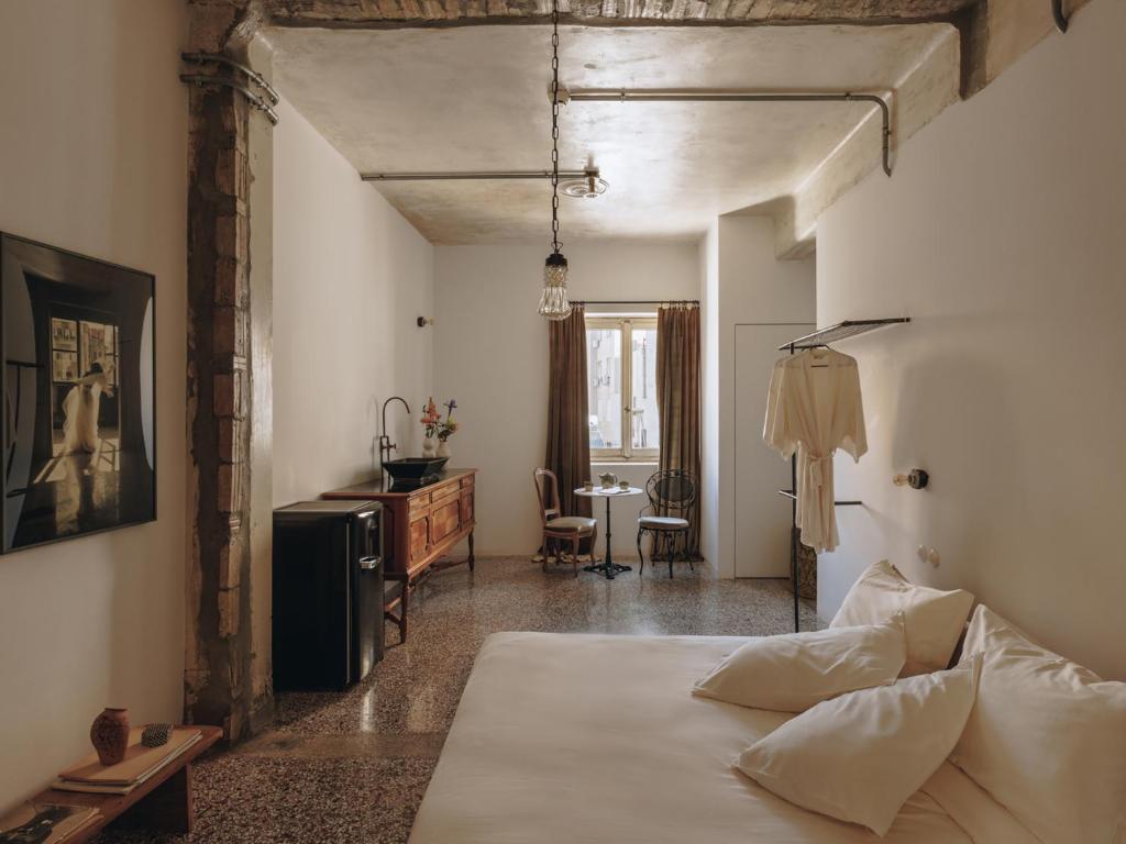 Mona Athens - Resim 43