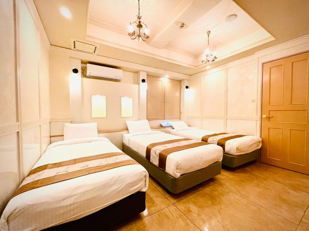 Postel nebo postele na pokoji v ubytování 嵐 Hotel Arashi Shinsaibashi No001