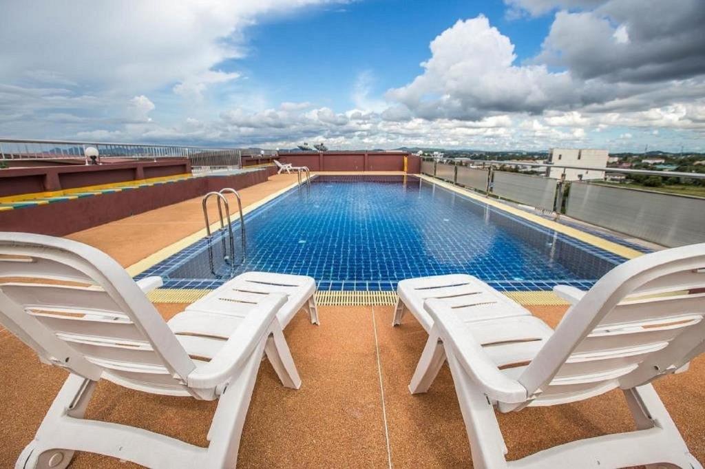 Bazén v ubytování CK Resort Pattaya nebo v jeho okolí