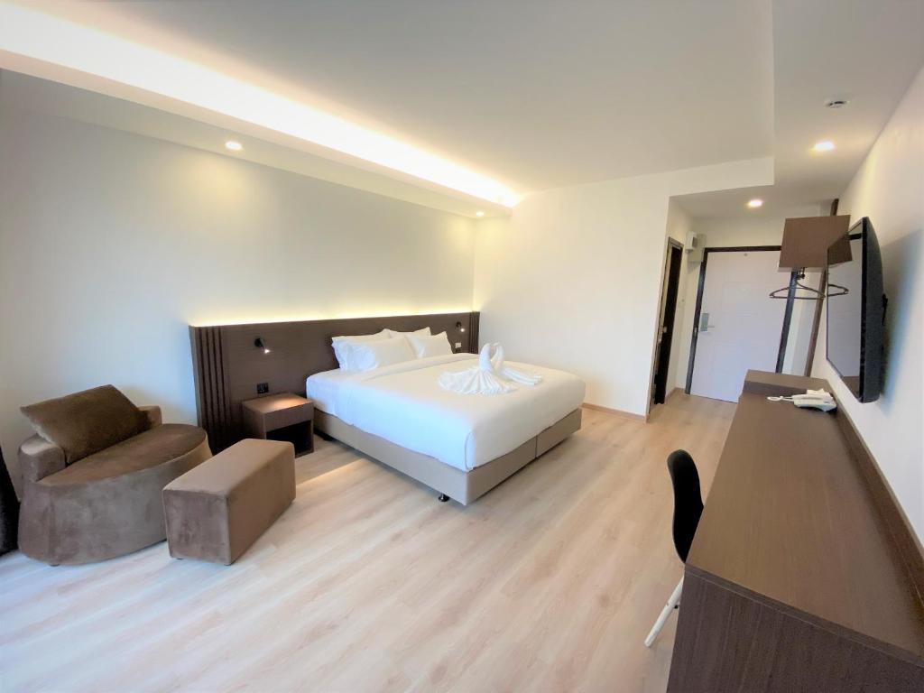 GEEN Hotel Chonburi - Deluxe King Room