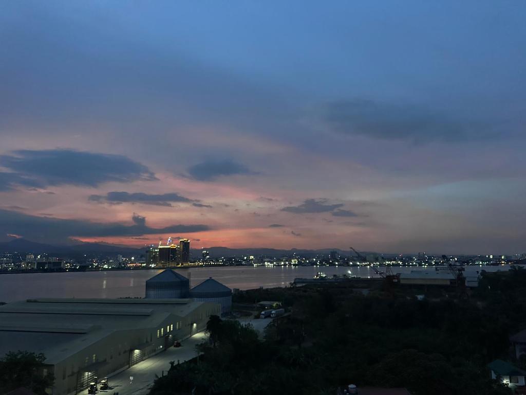 Alba o tramonto visti dall'interno dell'appartamento o dai dintorni