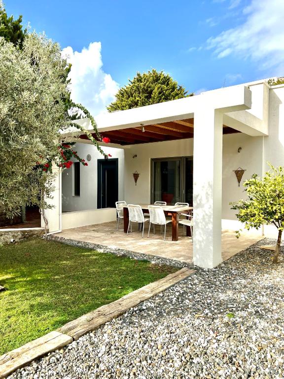 Cute Bodrum Home, Modern 2 plus 1 stand alone house with garden, near the beach - Casa De Dos Dormitorios