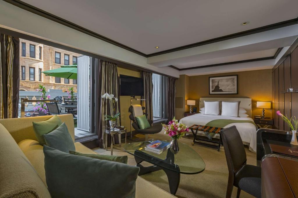 Chatwal، مجموعه بی بند و بار اثر Hyatt, آژانس هواپیمایی آسمان سپید