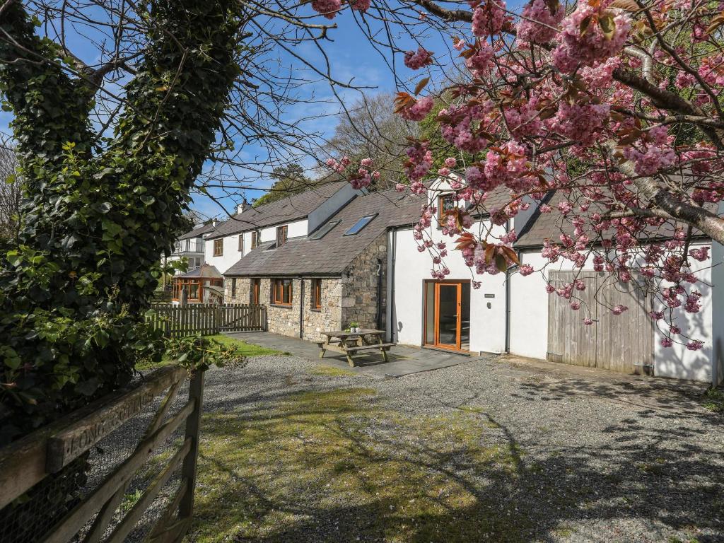 Long Cottage, Beaumaris (updated prices 2024)