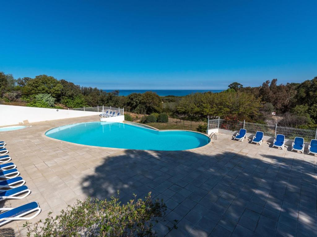 Bazén v ubytovaní Holiday Home Chez Béatrice et Pascal by Interhome alebo v jeho blízkosti