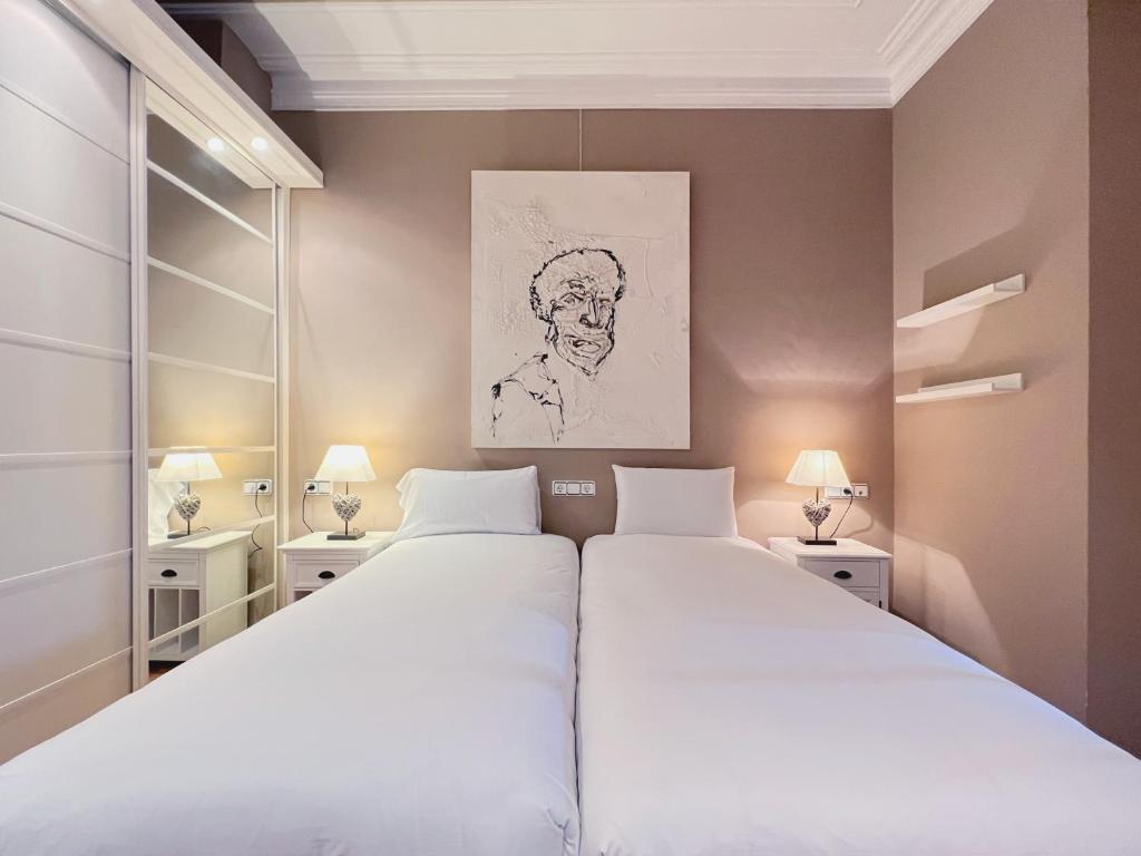Postel nebo postele na pokoji v ubytování Stay U-nique Apartments Urquinaona