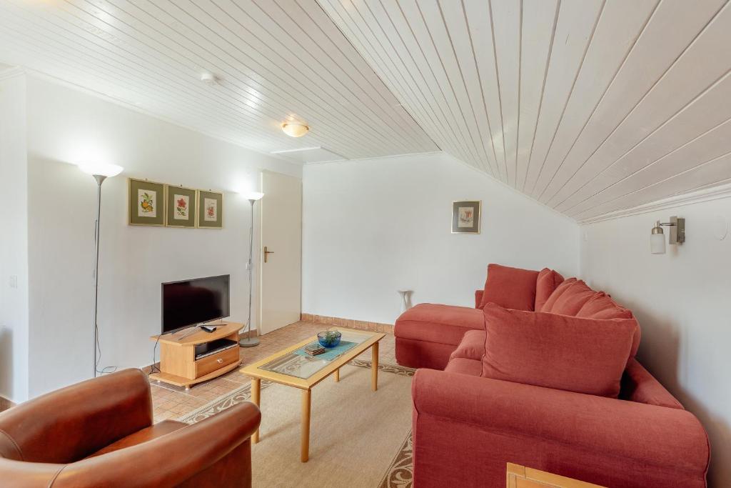 Posezení v ubytování Detached Villa with stunning views in Njivice, Montenegro