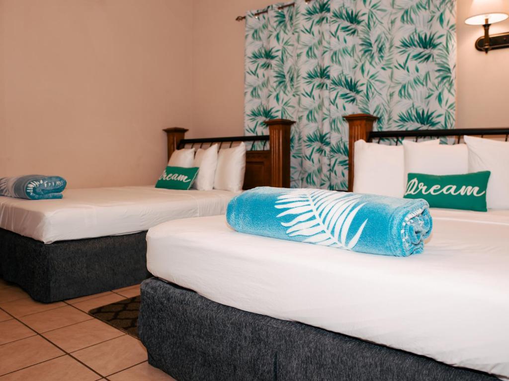 Postel nebo postele na pokoji v ubytování Kiskadee Korner Vacations
