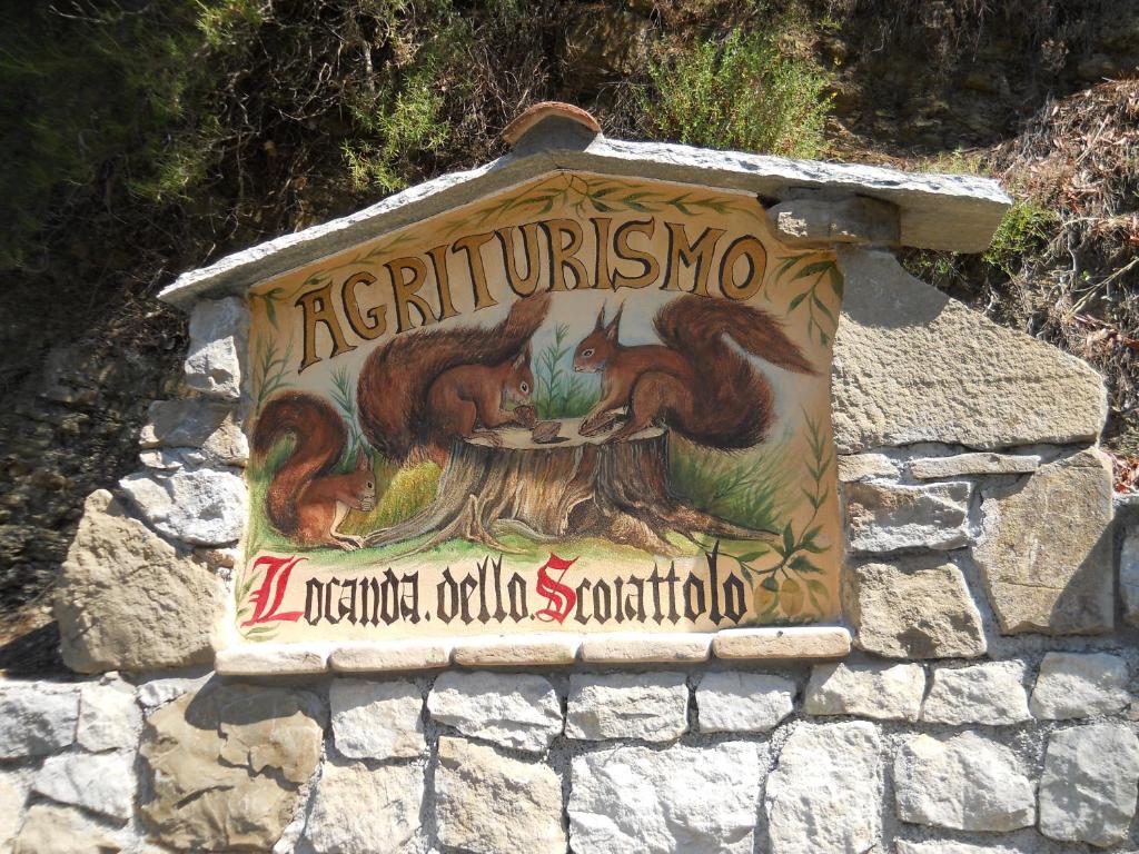 a sign with squirrels on a stone wall at Lo Scoiattolo in Ventimiglia