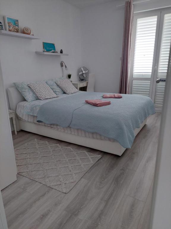 Postel nebo postele na pokoji v ubytování Apartments Sv.Jakov