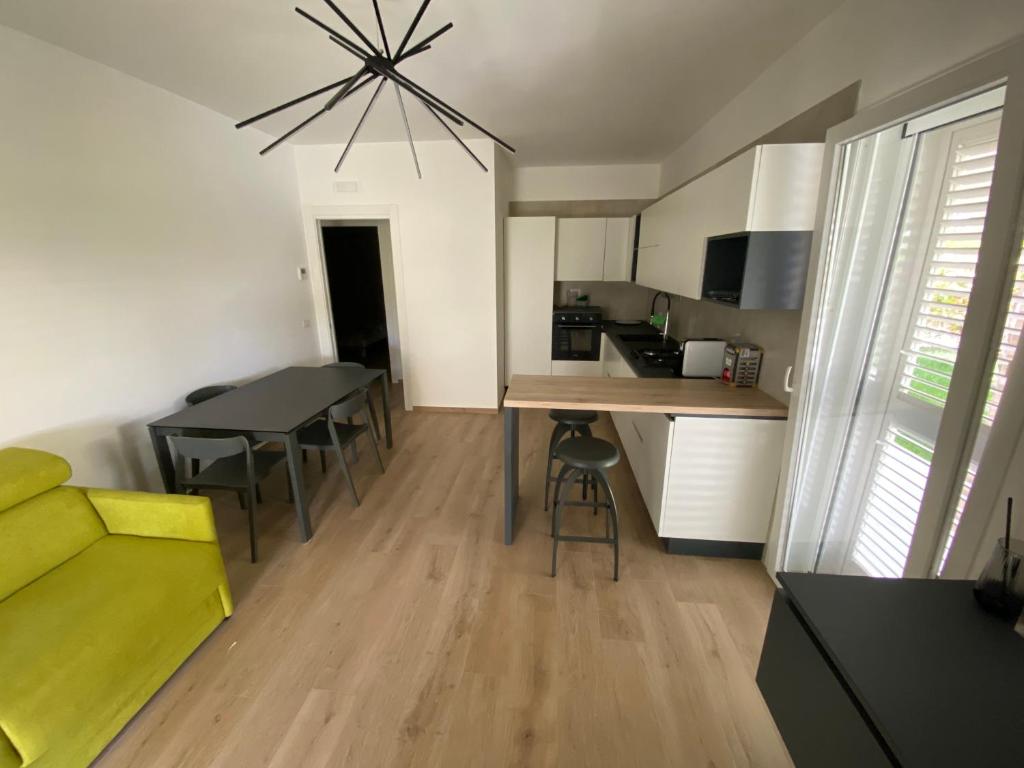 TV a/nebo společenská místnost v ubytování TOT apartment