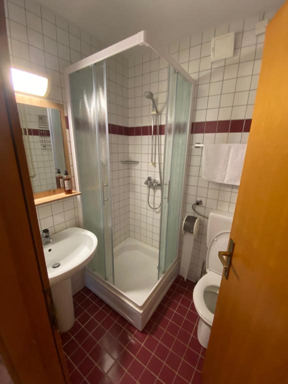 Un baño de Encijan Apartments