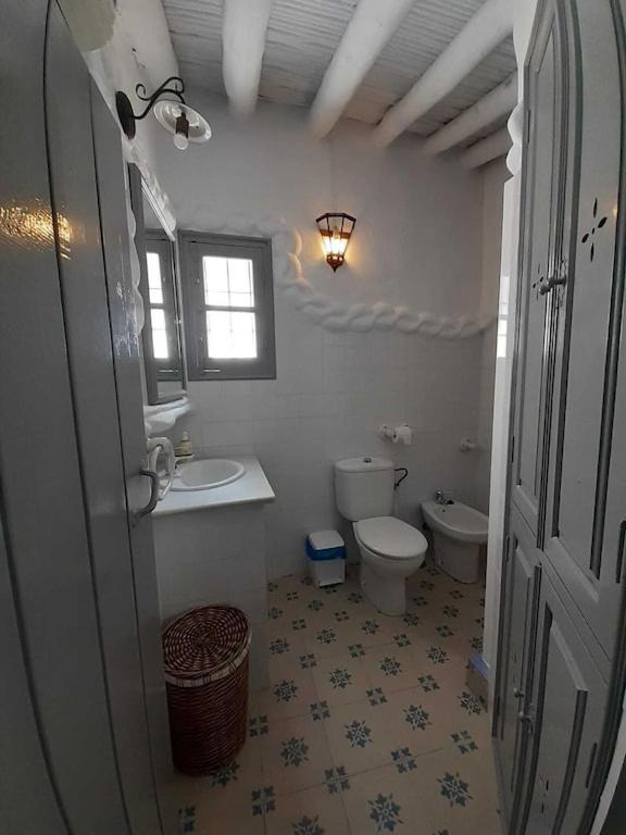 Kúpeľňa v ubytovaní Cortijo típico andaluz en la sierra cerca de Frigiliana de Nerja y de las Playas