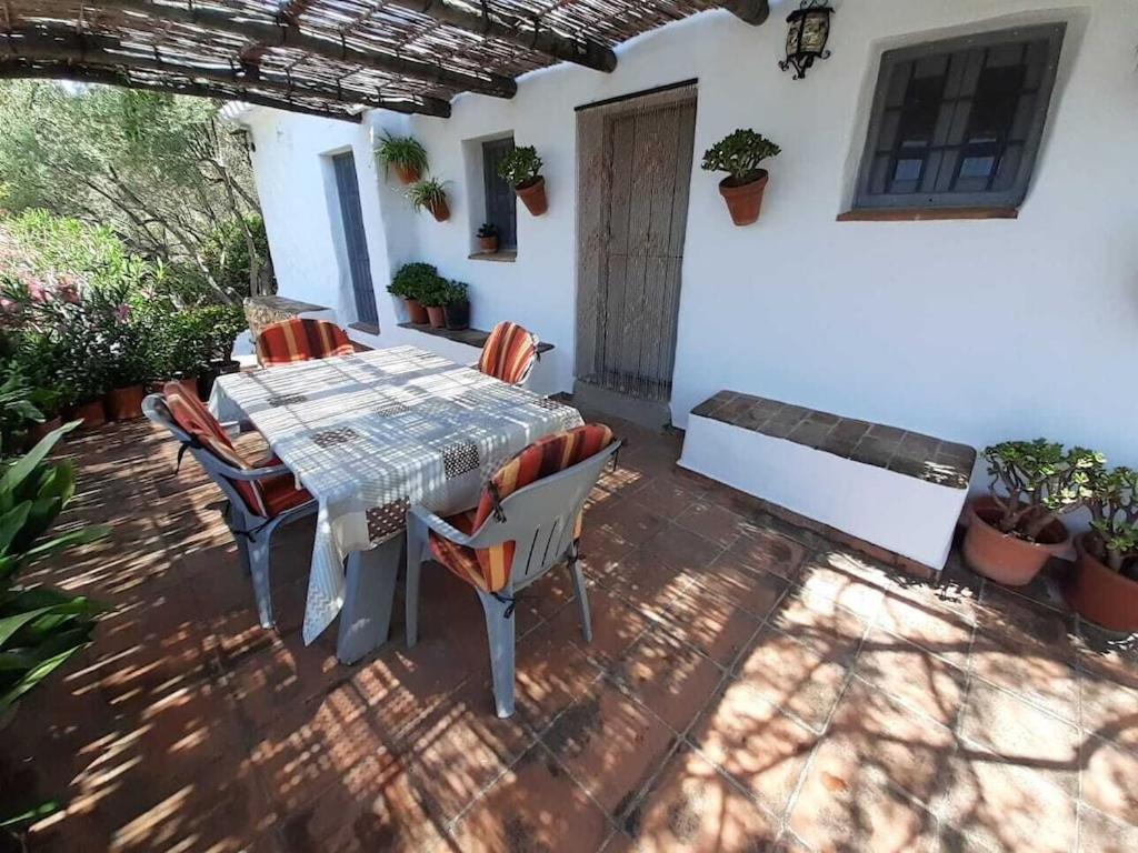 Vonkajšia záhrada v ubytovaní Cortijo típico andaluz en la sierra cerca de Frigiliana de Nerja y de las Playas