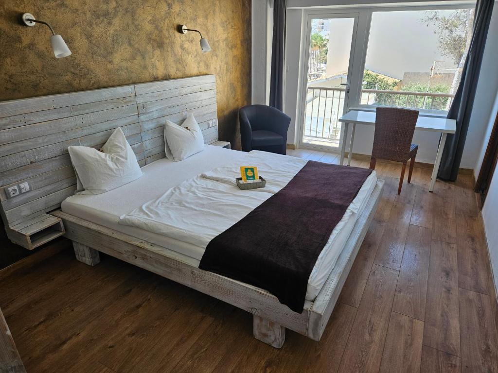 Postel nebo postele na pokoji v ubytování SEVEN Hostal