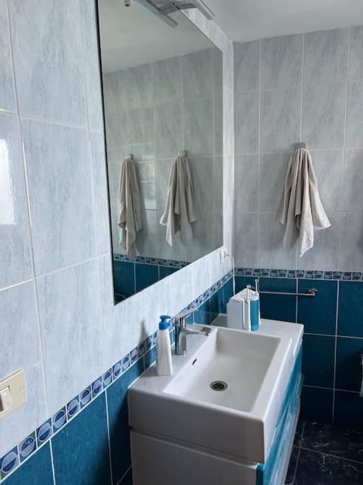 Kúpeľňa v ubytovaní CLAUDIA Puertito de Adeje - 2 bedrooms, 70mq, on the beach