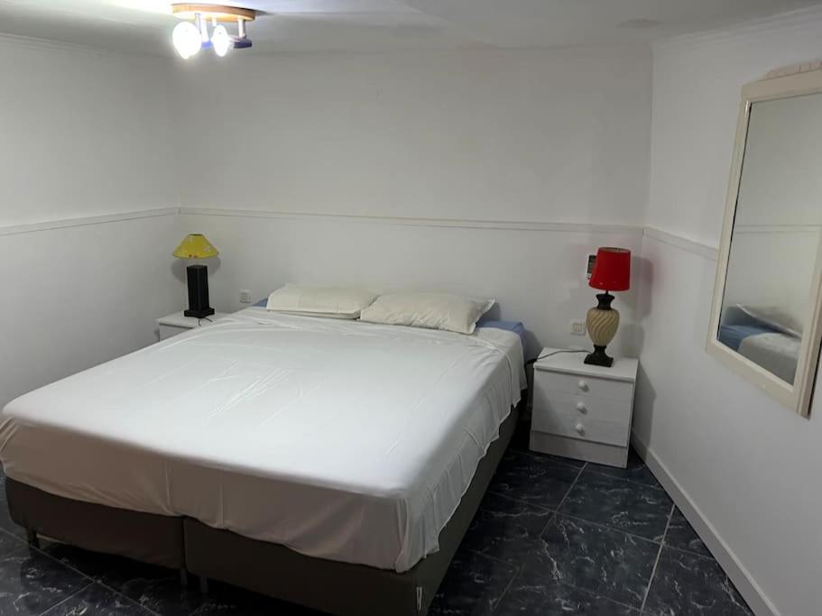 Posteľ alebo postele v izbe v ubytovaní CLAUDIA Puertito de Adeje - 2 bedrooms, 70mq, on the beach