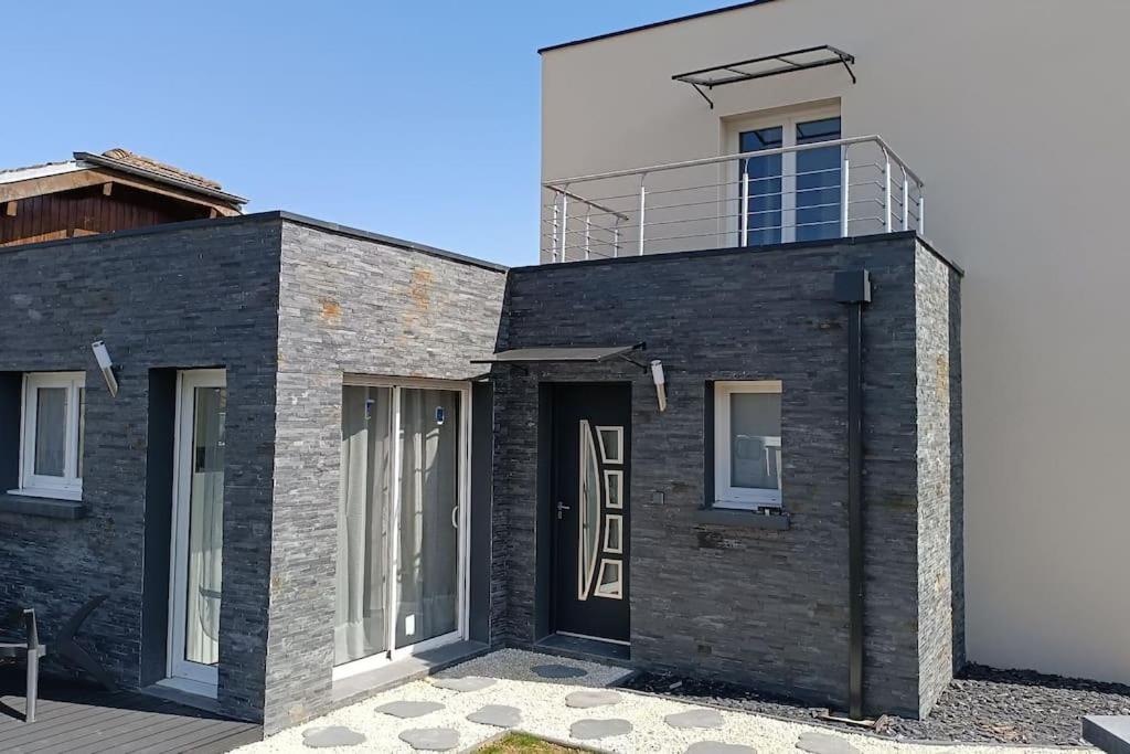 Το κτήριο όπου στεγάζεται  η βίλα