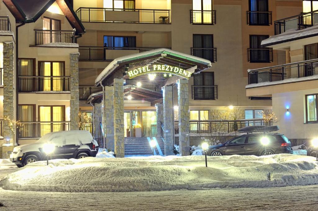 Hotel Prezydent Krynica Zdrój om vinteren