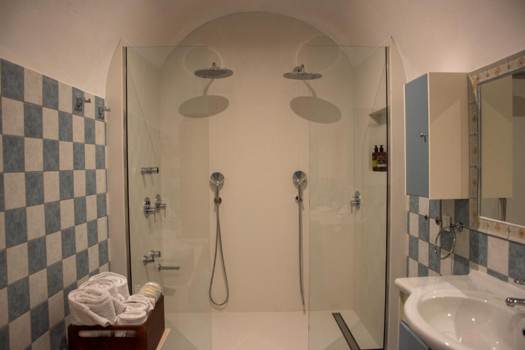 San Salvatore Monastery - Resim 43