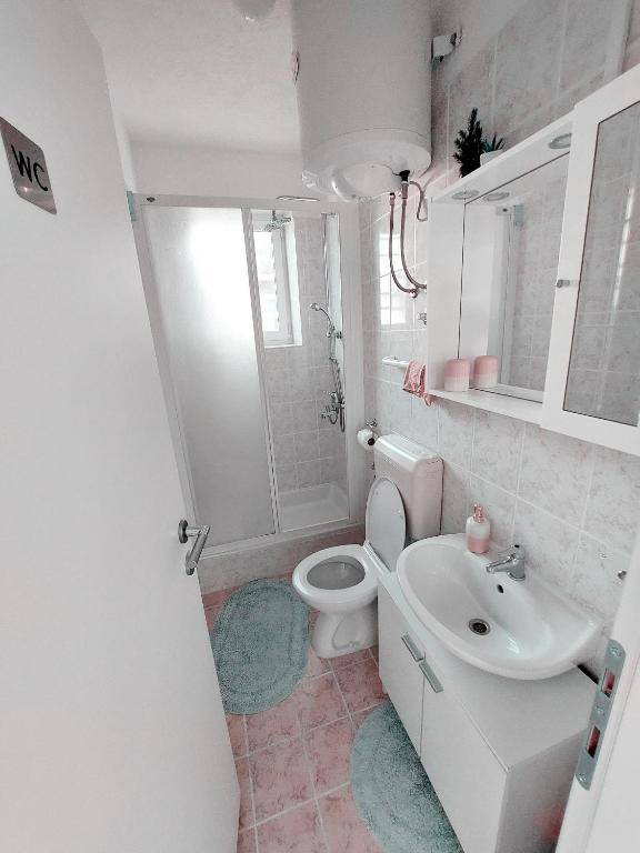 Koupelna v ubytování Apartments Sv.Jakov
