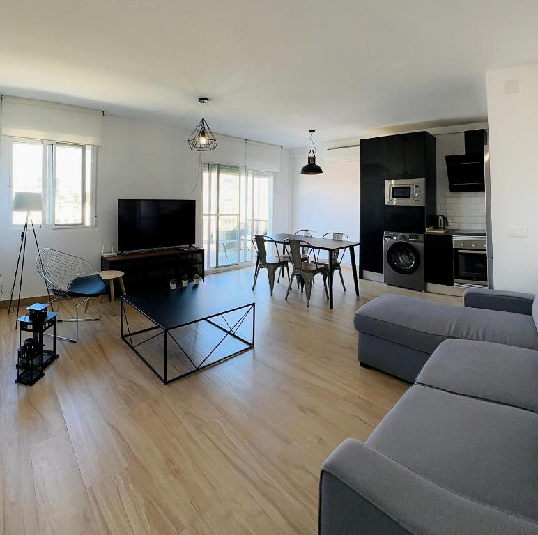 Televízia a/alebo spoločenská miestnosť v ubytovaní Bonito Apartamento Mar Azul