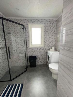 Koupelna v ubytování Ödeshög Modernt och stilfullt B&B