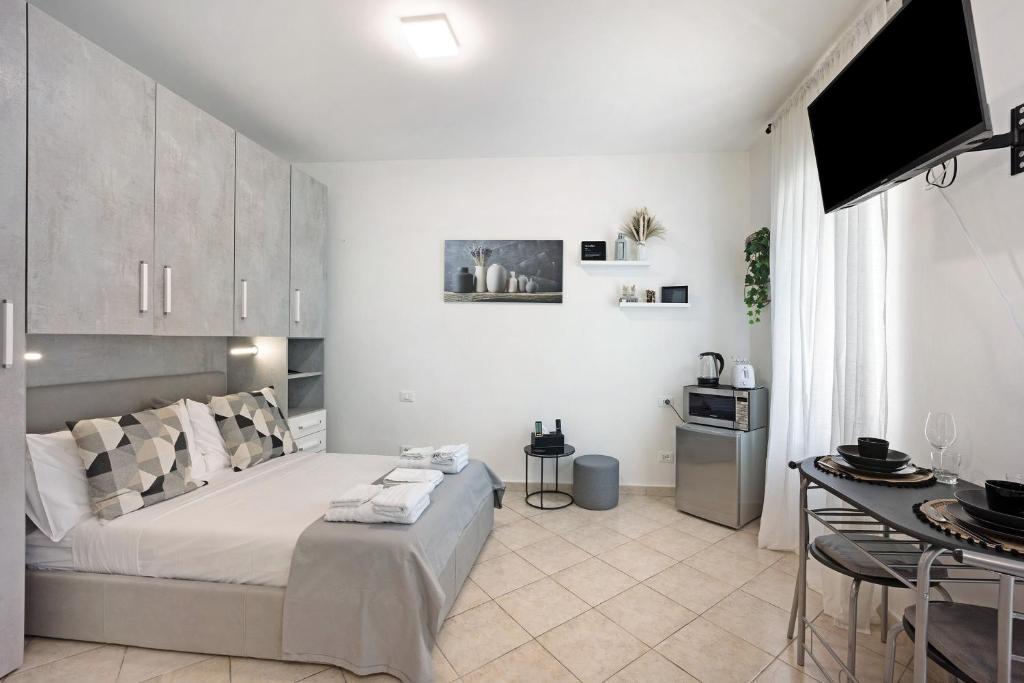 A television and/or entertainment centre at Edda's apartment