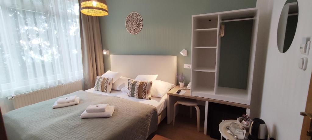 Posteľ alebo postele v izbe v ubytovaní Budapest Csaszar Hotel