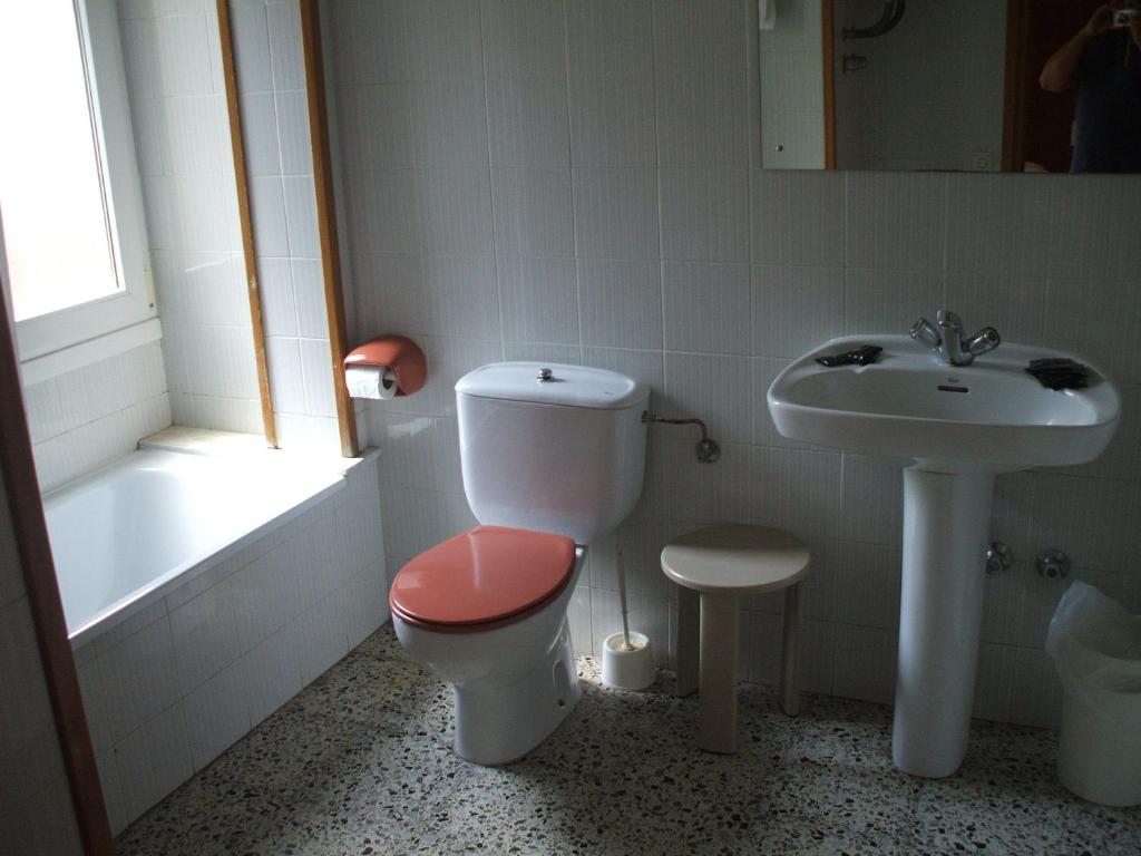 Koupelna v ubytování Hostal Porta De Núria