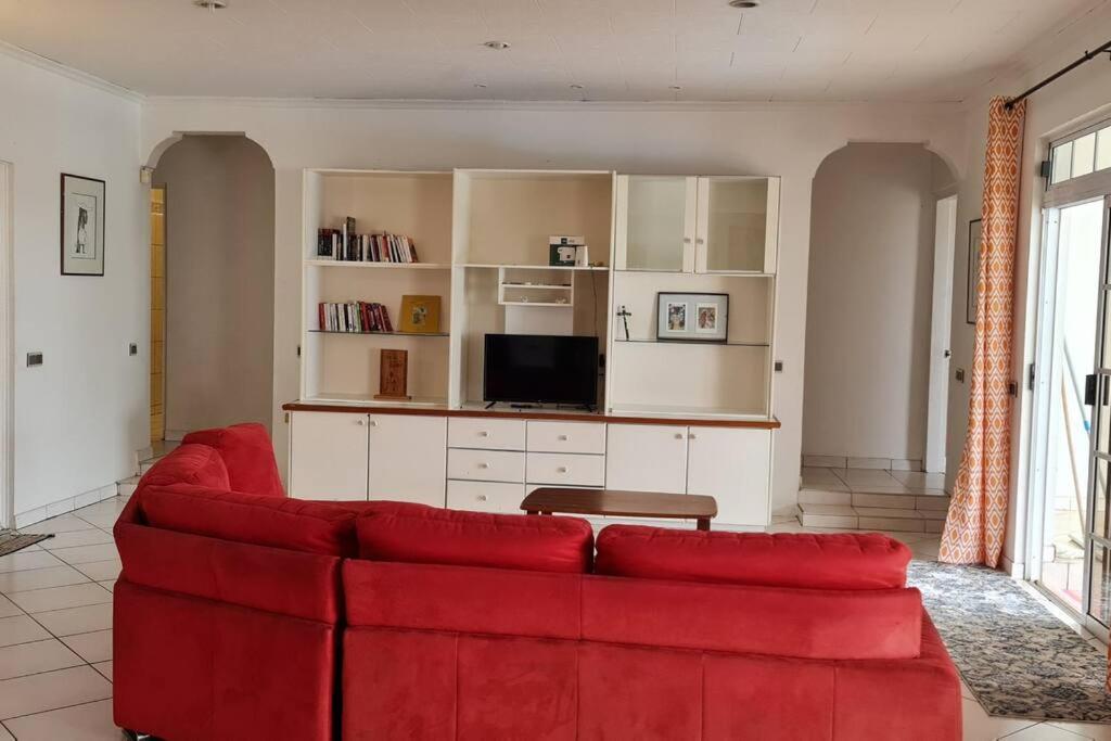 TV a/nebo společenská místnost v ubytování Logement ahia
