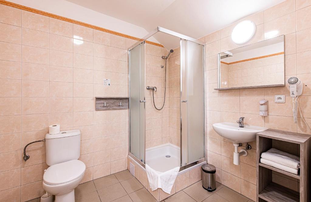 Koupelna v ubytování Hotel Zlatá Váha