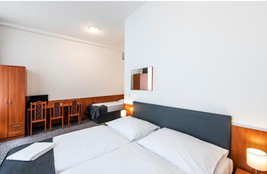 Postel nebo postele na pokoji v ubytování Hotel Zlatá Váha
