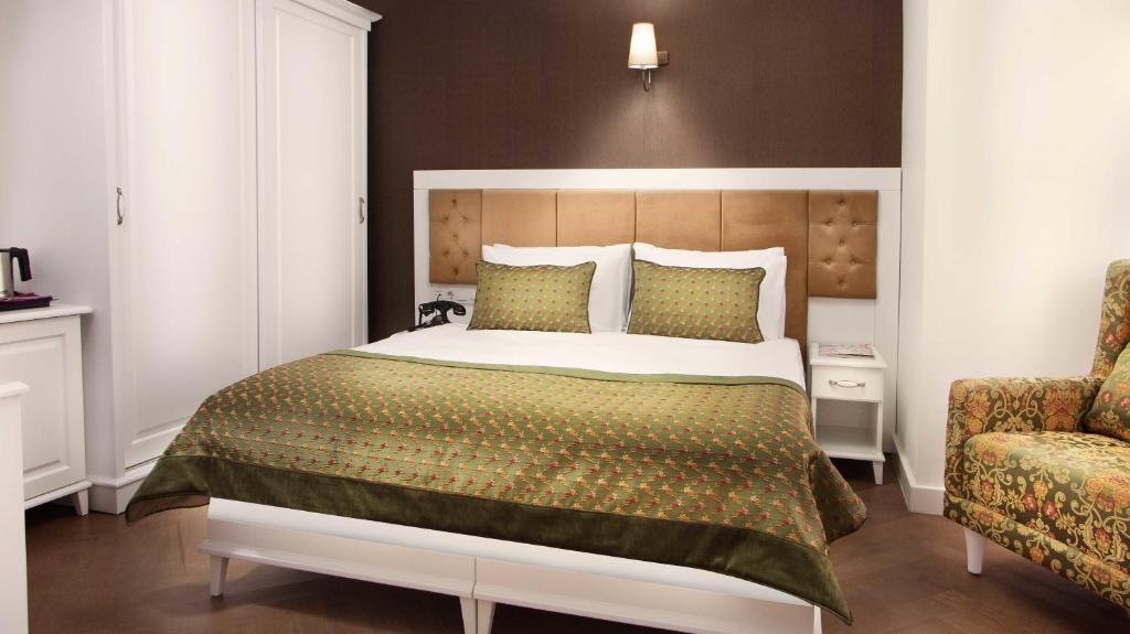 Postel nebo postele na pokoji v ubytování Astan Hotel Galata