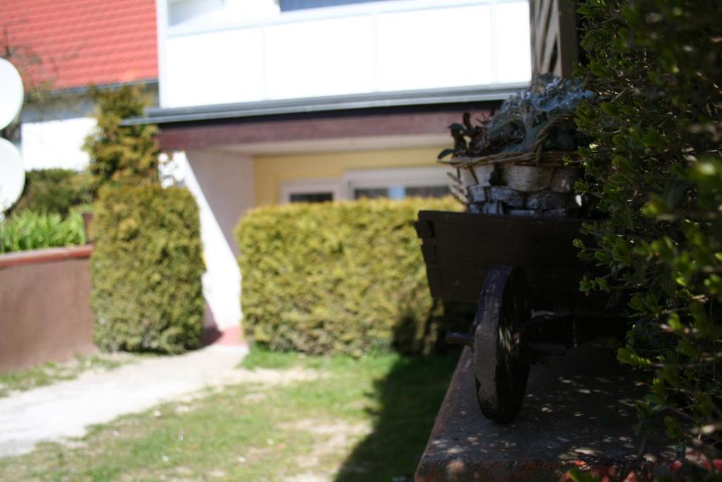a wheelbarrow sitting in front of a house at Haus Stricker in Sagard