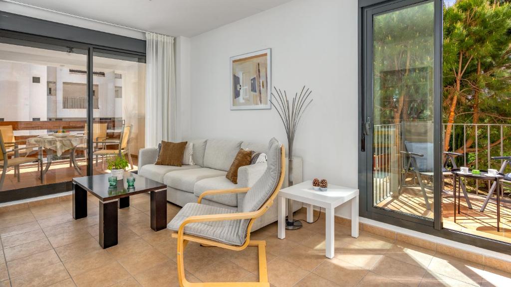 Posezení v ubytování Sea Sun apartment in La Cala de Mijas by Costarentals - Ref 204
