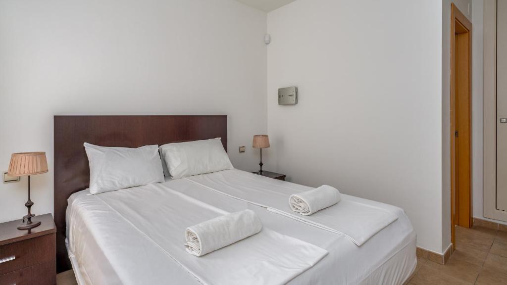 Postel nebo postele na pokoji v ubytování Sea Sun apartment in La Cala de Mijas by Costarentals - Ref 204
