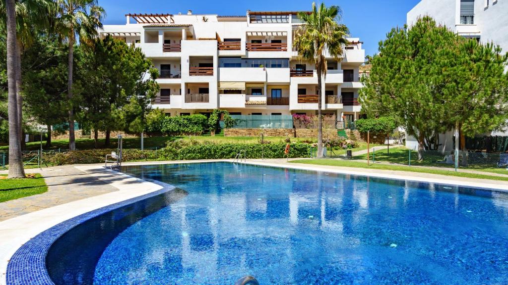Bazén v ubytování Sea Sun apartment in La Cala de Mijas by Costarentals - Ref 204 nebo v jeho okolí