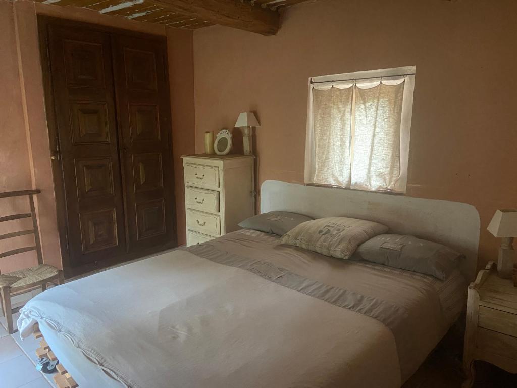 Galeriebild der Unterkunft C'est une maison bleue in Apt