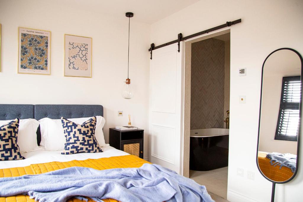 The Luxury Fulham Townhouseにあるベッド
