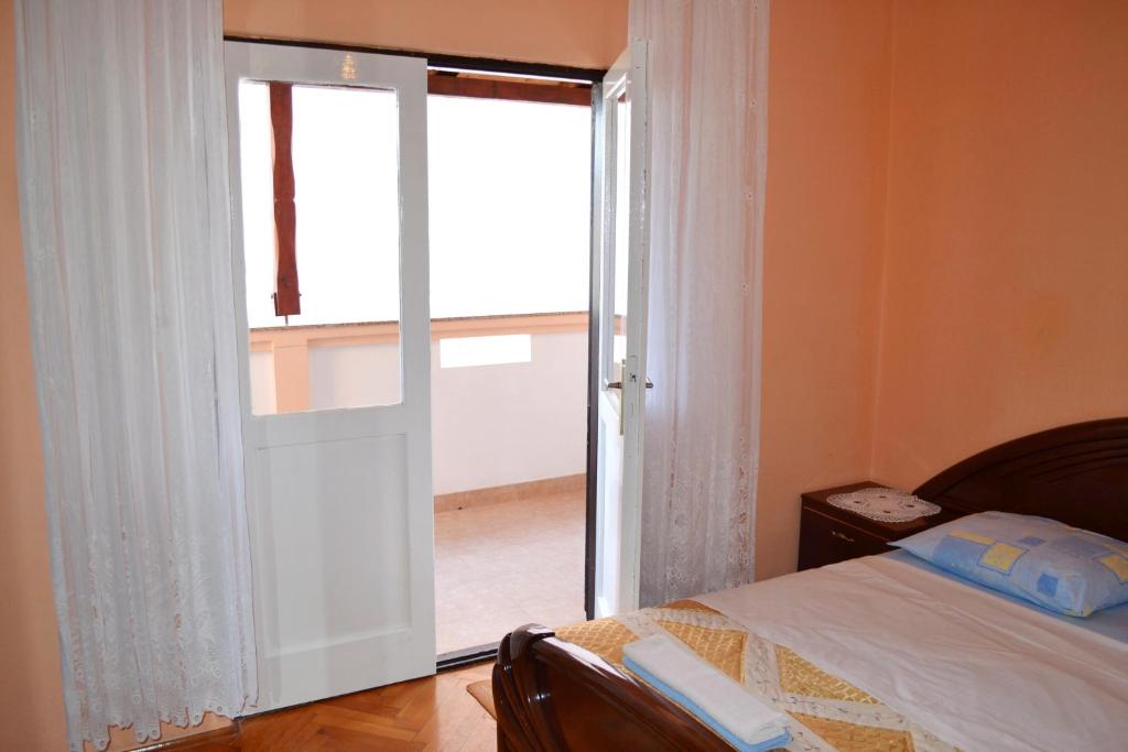 Apartment and Rooms Toka - 