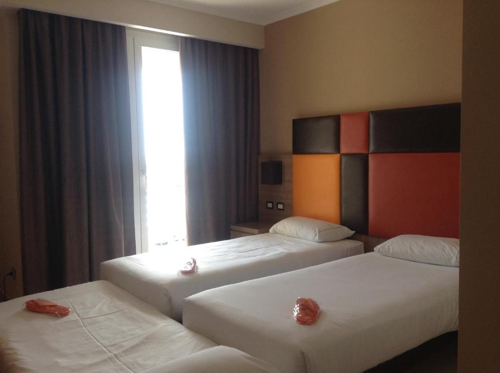 Hotel Tiber - Sala Familiar (2 Adultos + 1 Niño)