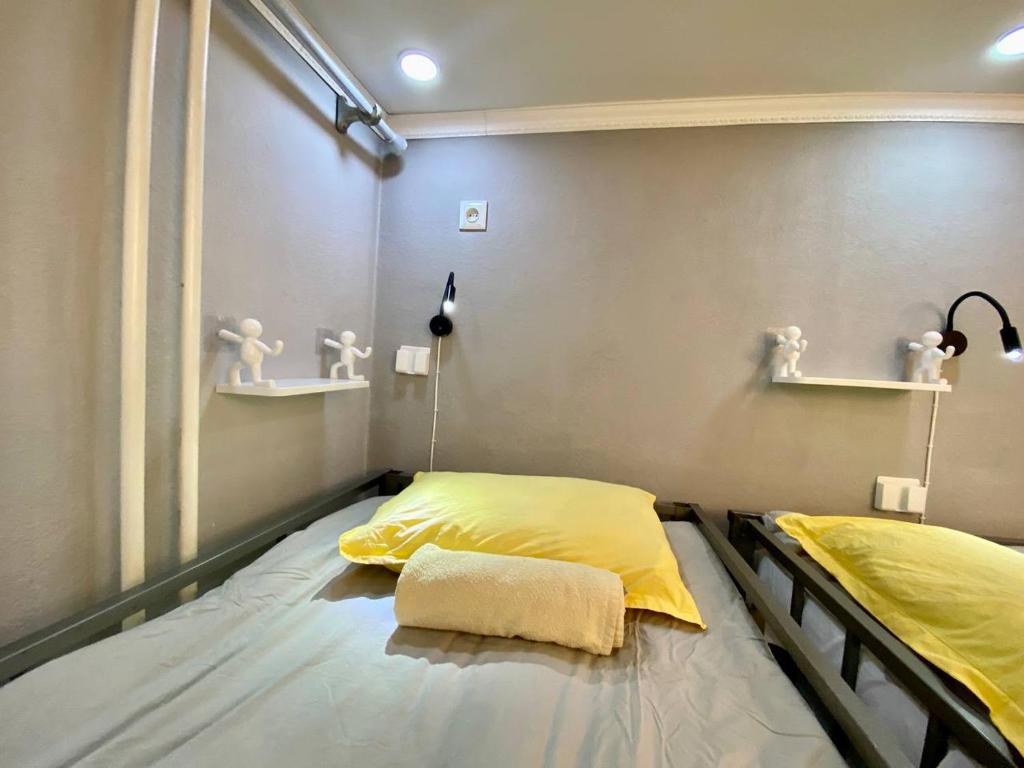 Postel nebo postele na pokoji v ubytování Downtown Homestay