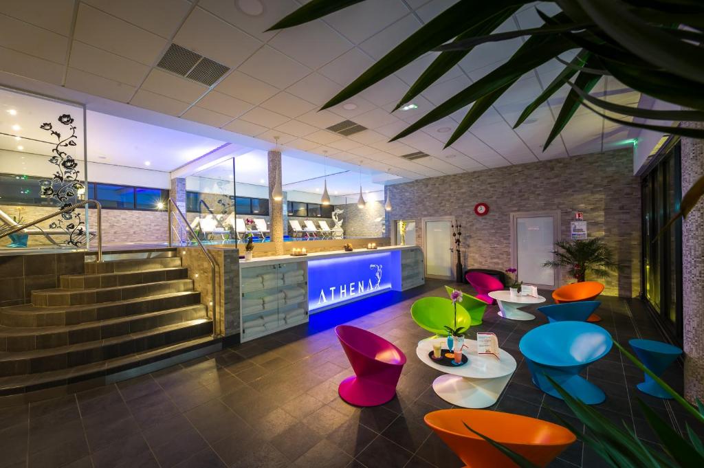 Hôtel Restaurant Athena Spa - Resim 15
