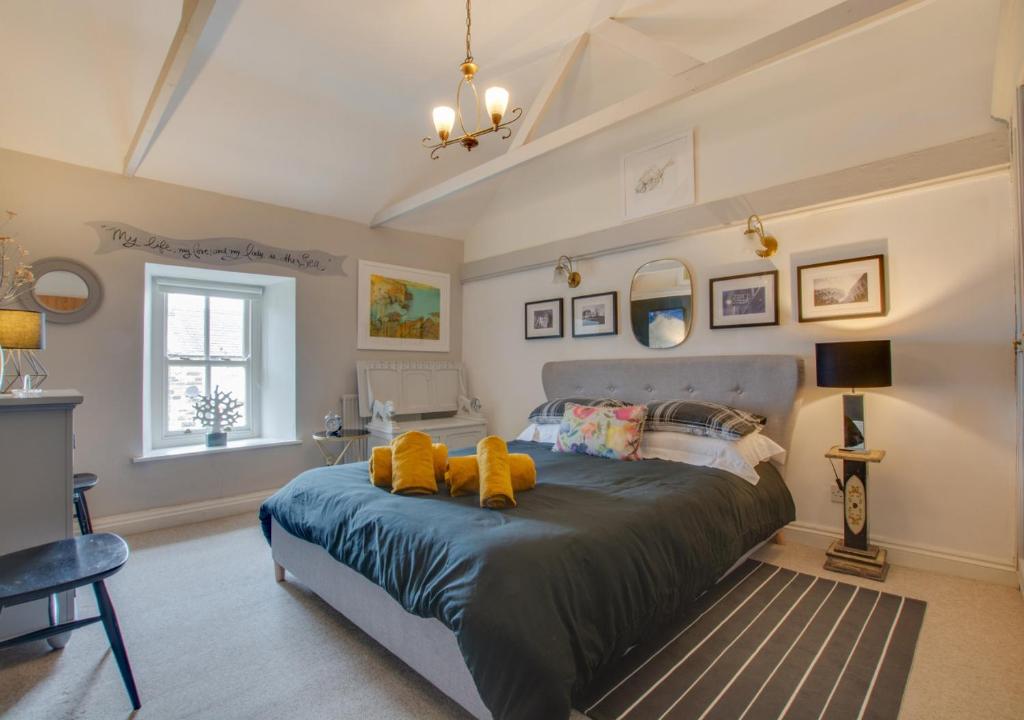 Wallis Cottage, Fishguard (updated prices 2024)