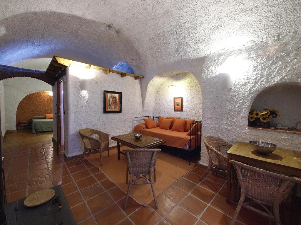 Posezení v ubytování Casas Cueva y Cortijo La Tala en Guadix